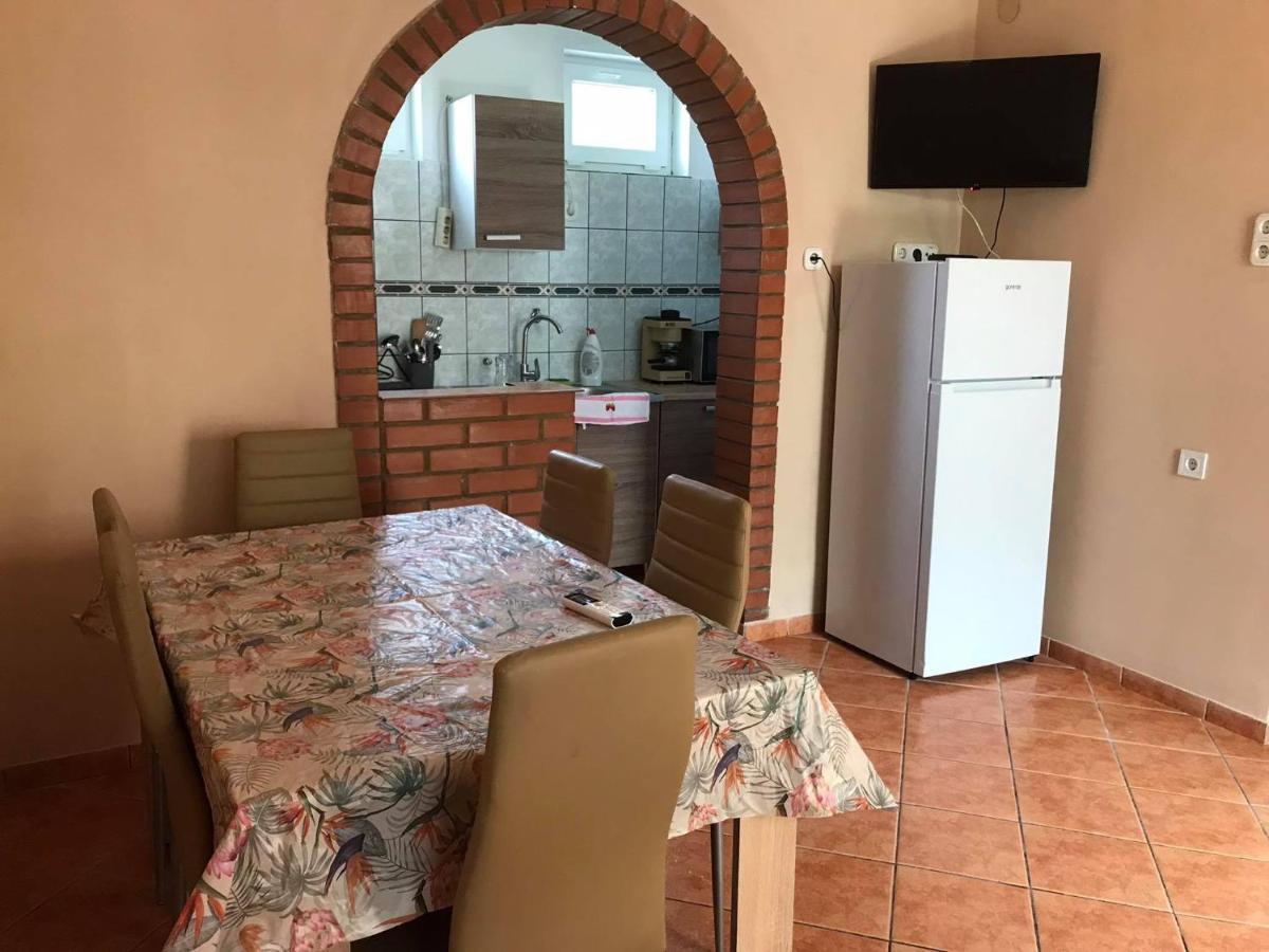 Apartamento Tahiti Apartman Hajdúszoboszló Exterior foto