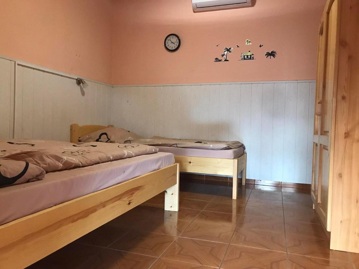 Apartamento Tahiti Apartman Hajdúszoboszló Exterior foto