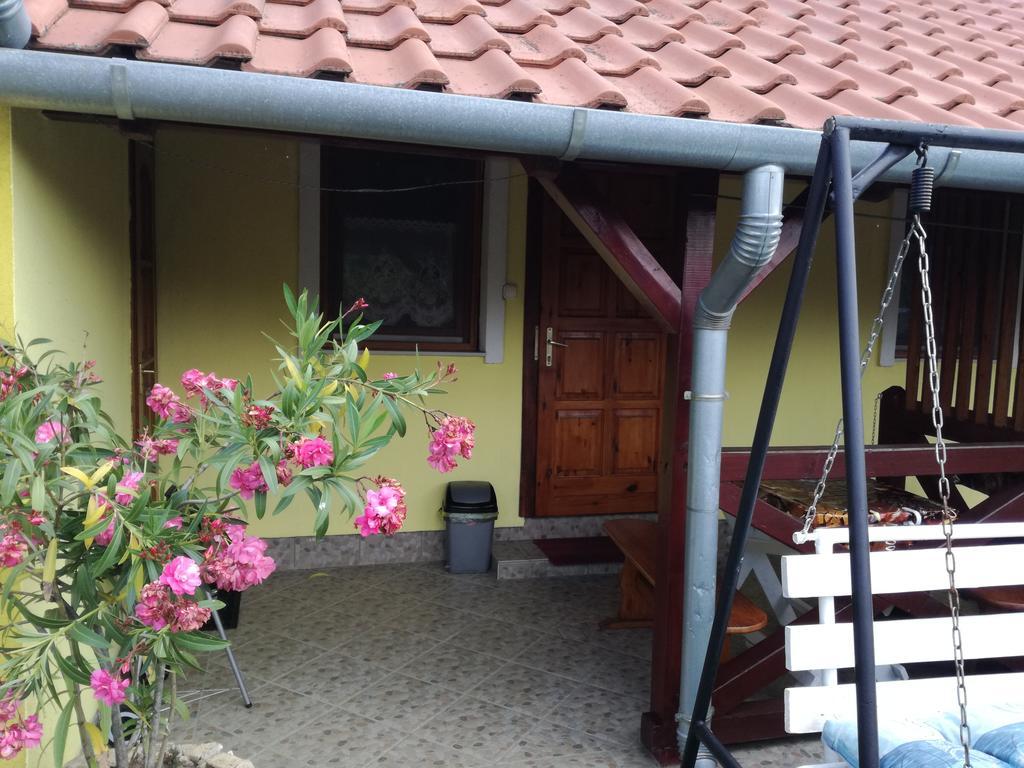 Apartamento Tahiti Apartman Hajdúszoboszló Exterior foto